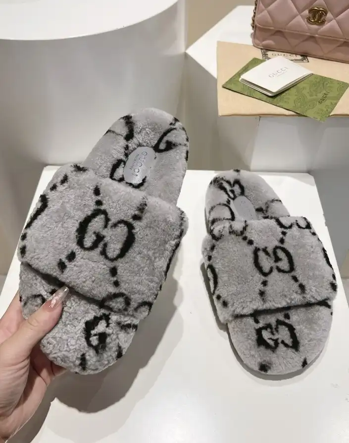 hype Gucci Slippers