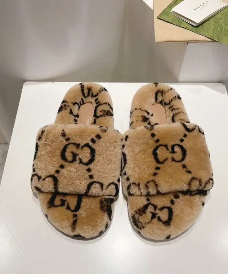 hype Gucci Slippers