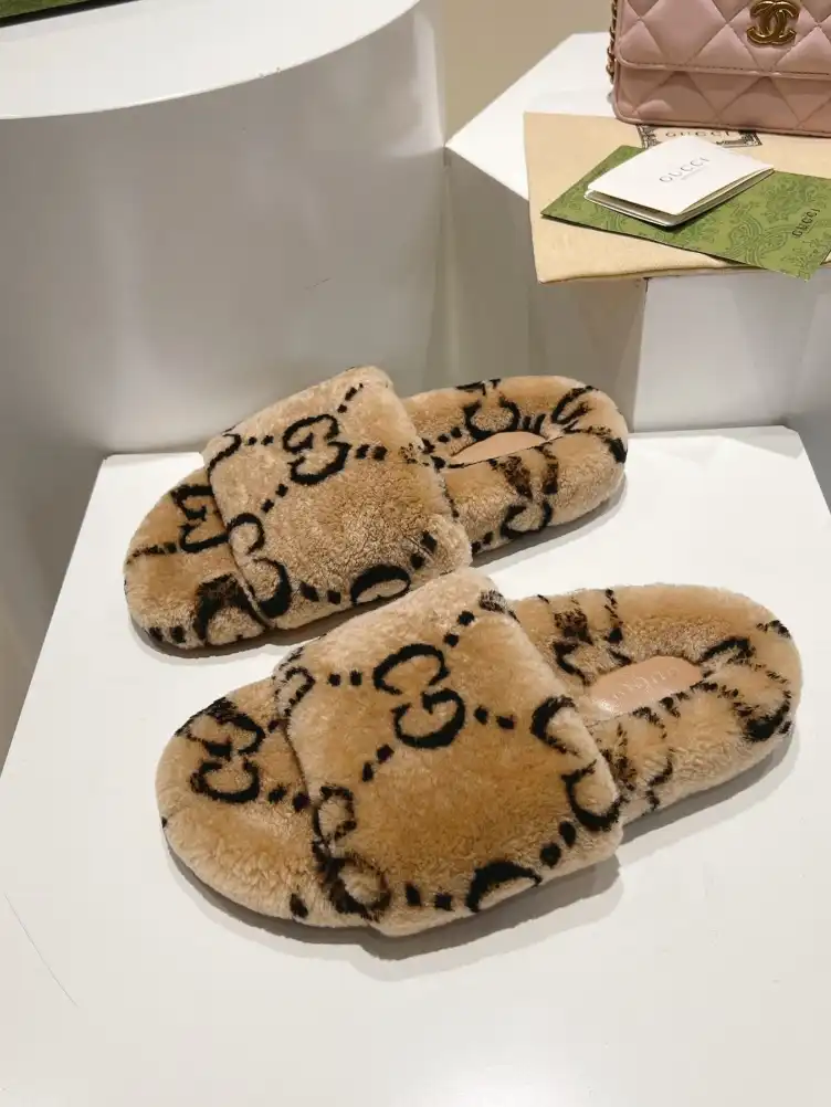 hype Gucci Slippers