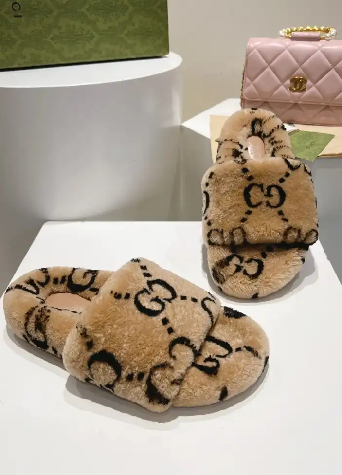 hype Gucci Slippers