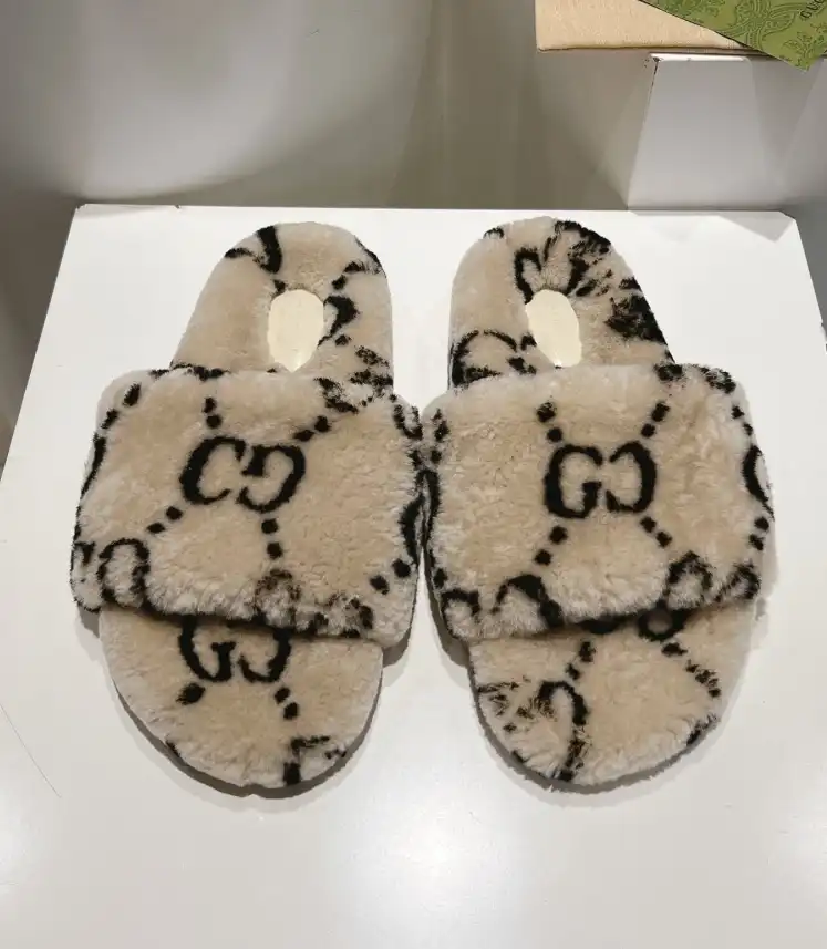 hype Gucci Slippers