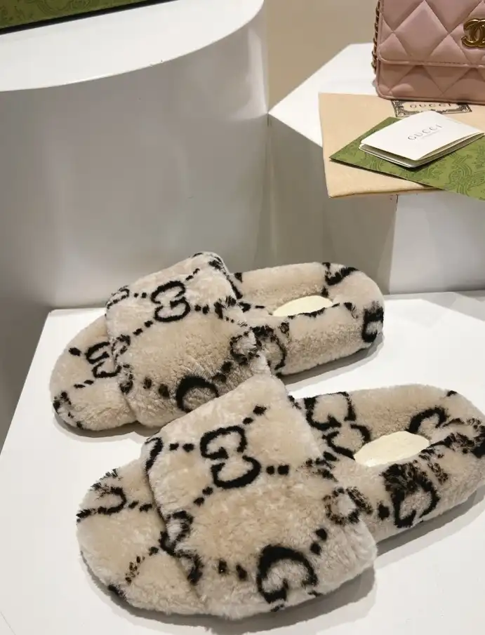 hype Gucci Slippers