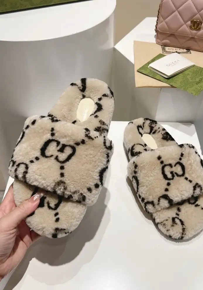 hype Gucci Slippers