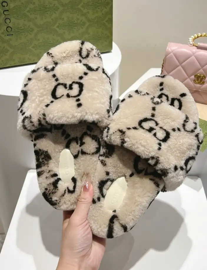 hype Gucci Slippers