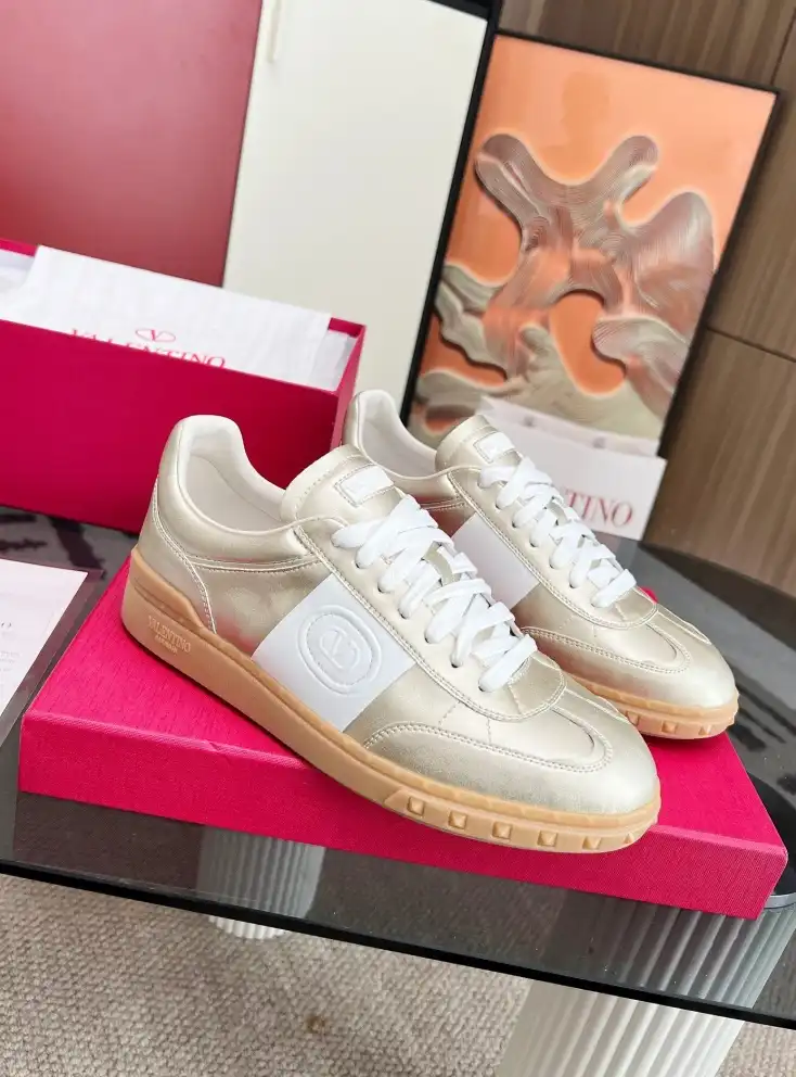 hype Valentino Sneakers