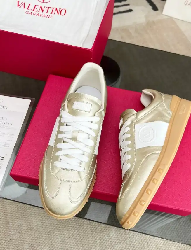 hype Valentino Sneakers