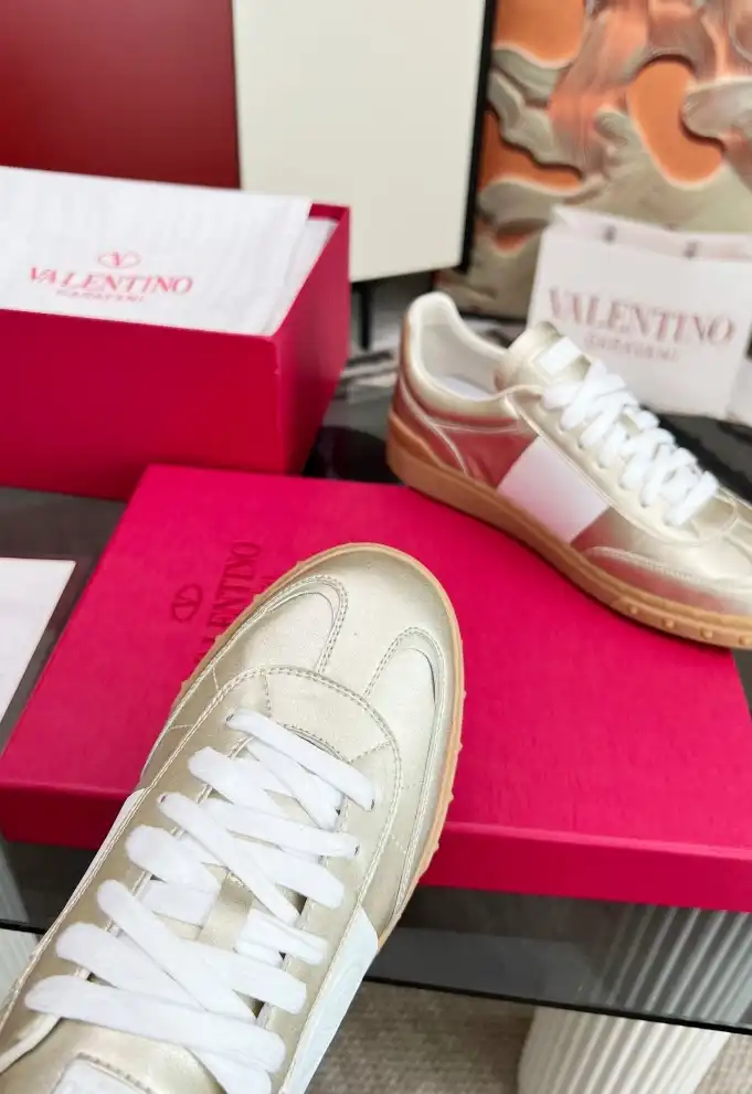 hype Valentino Sneakers