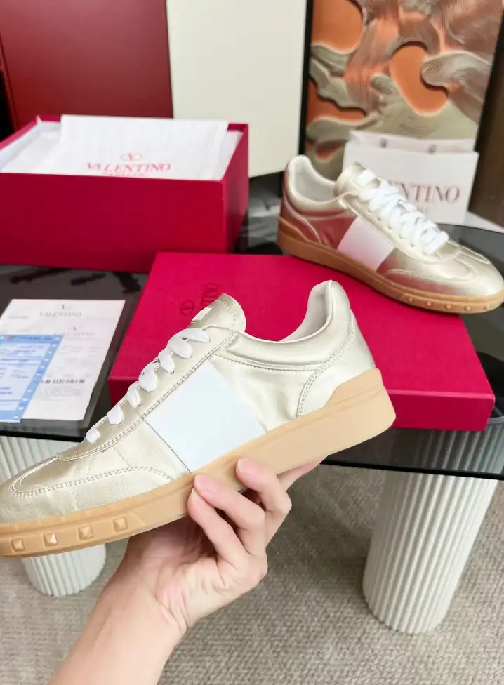 hype Valentino Sneakers