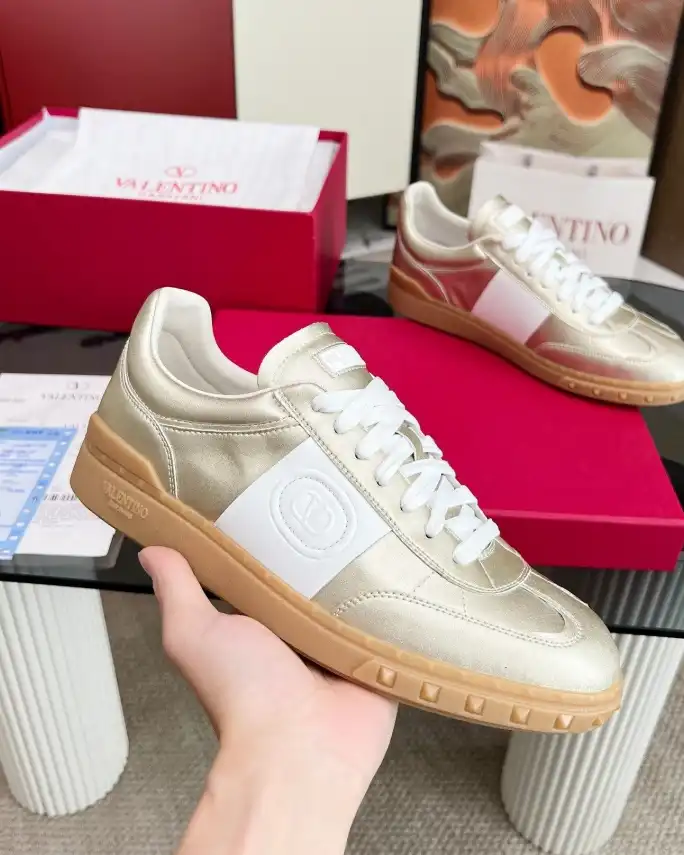 hype Valentino Sneakers