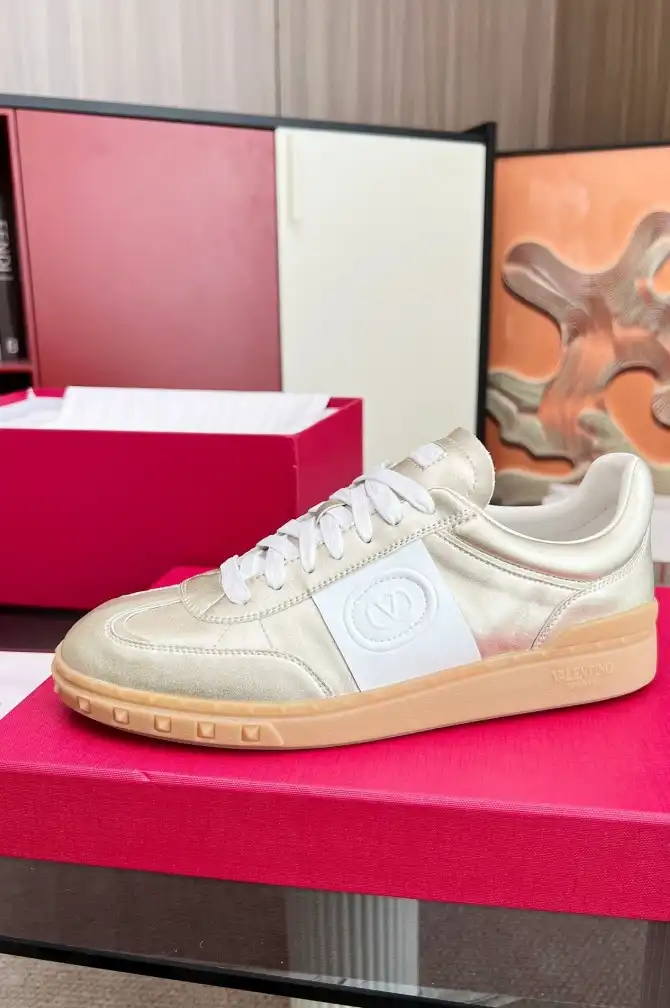 hype Valentino Sneakers