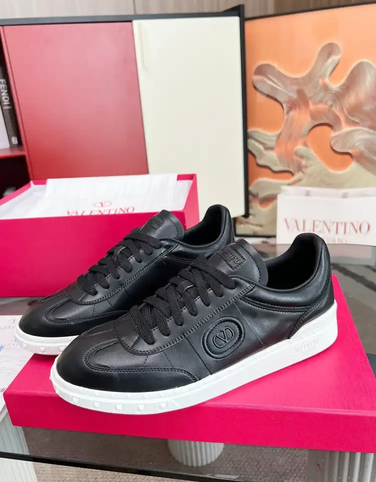 hype Valentino Sneakers