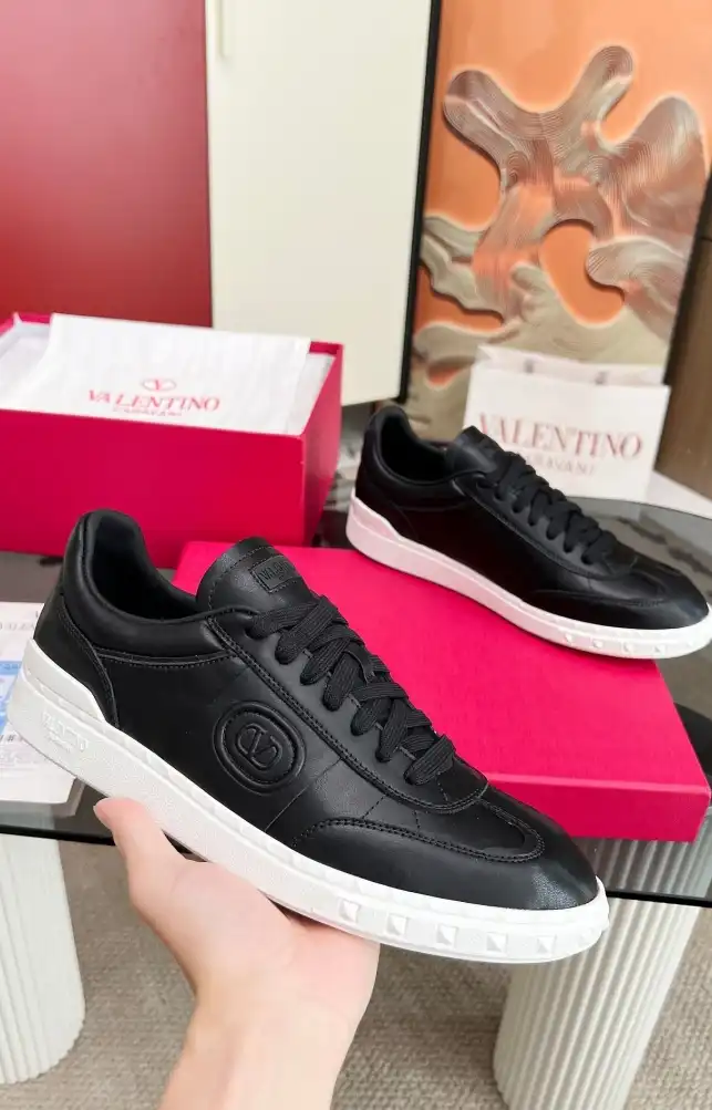 hype Valentino Sneakers