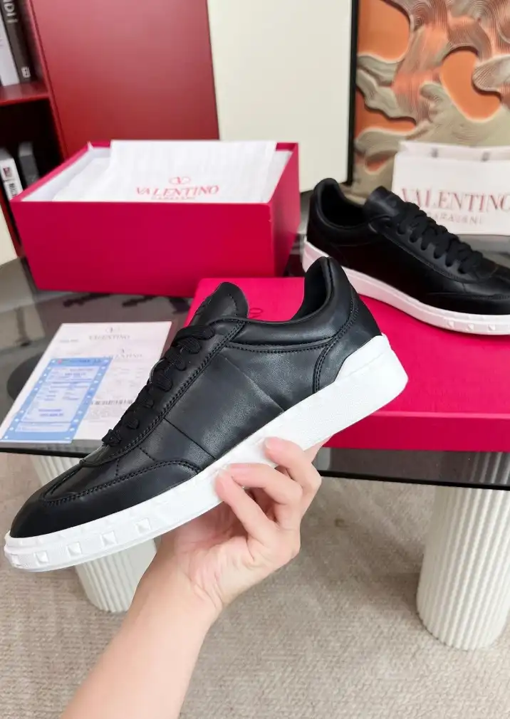 hype Valentino Sneakers