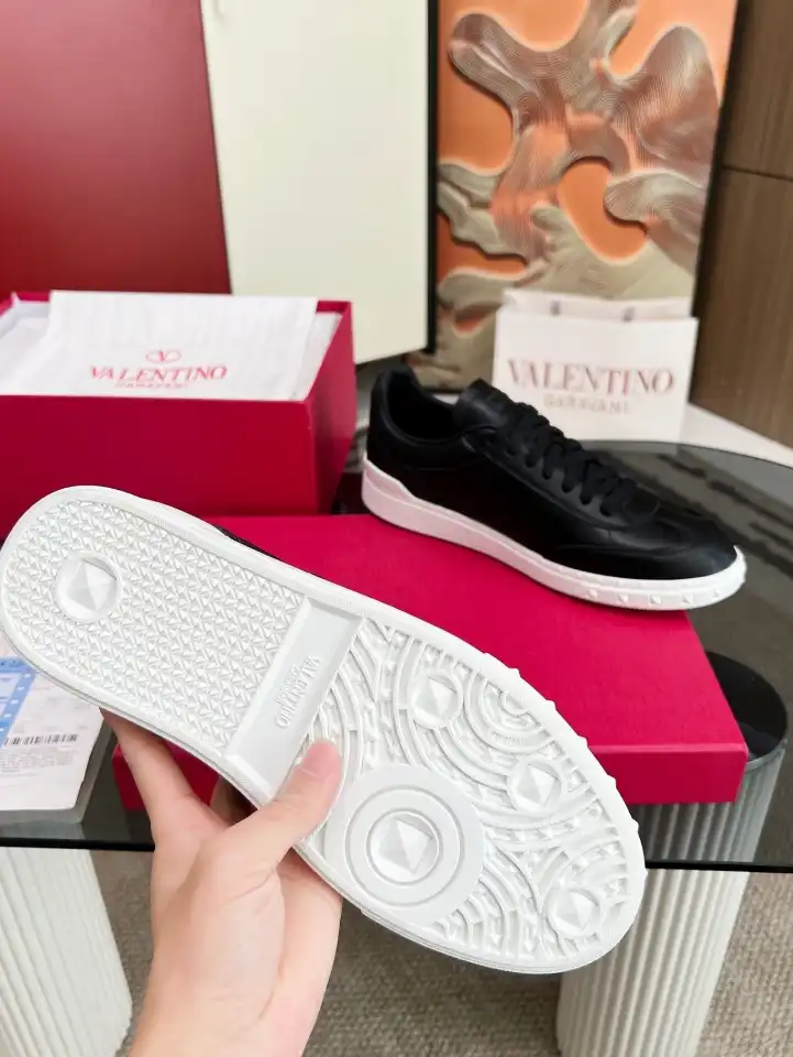 hype Valentino Sneakers