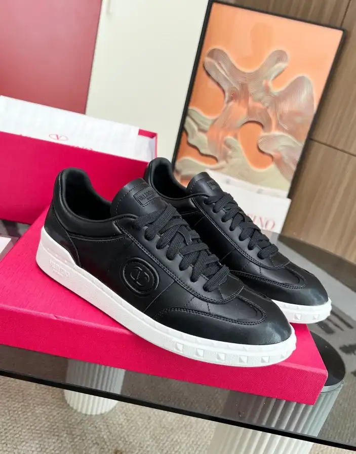 hype Valentino Sneakers