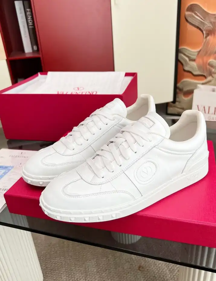 hype Valentino Sneakers