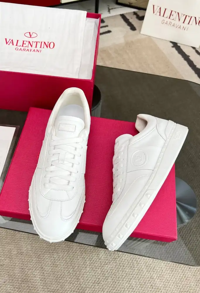 hype Valentino Sneakers