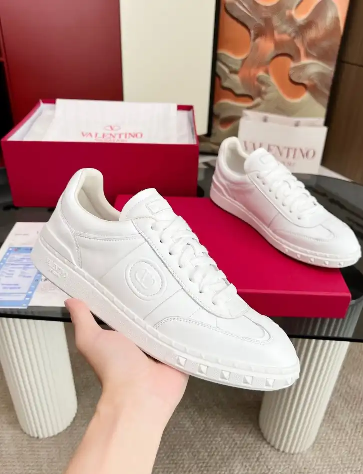 hype Valentino Sneakers