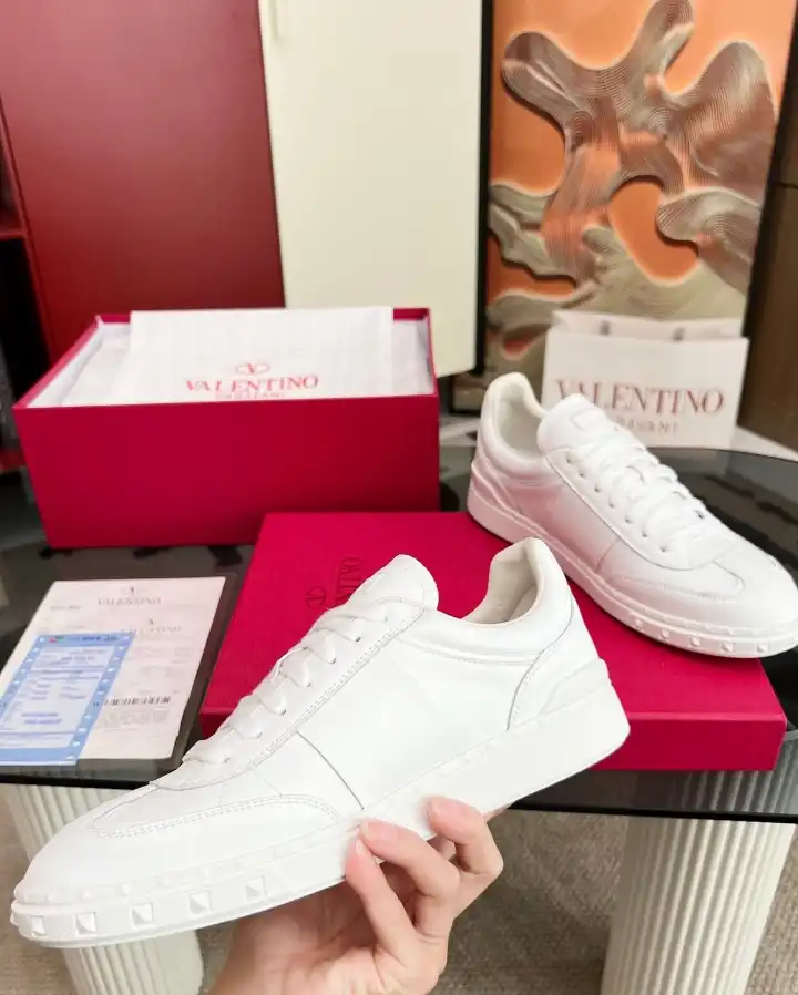 hype Valentino Sneakers