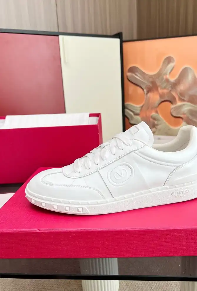 hype Valentino Sneakers