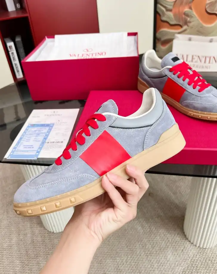 hype Valentino Sneakers