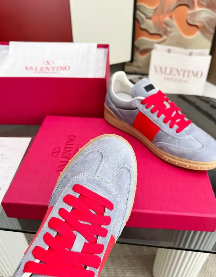 hype Valentino Sneakers