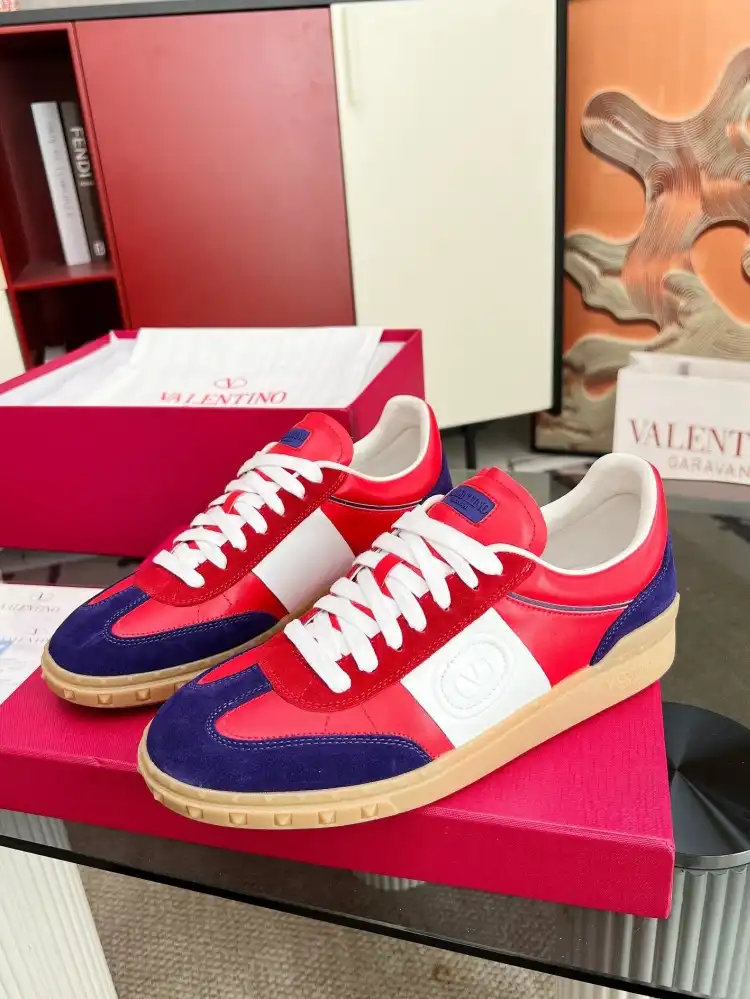 hype Valentino Sneakers