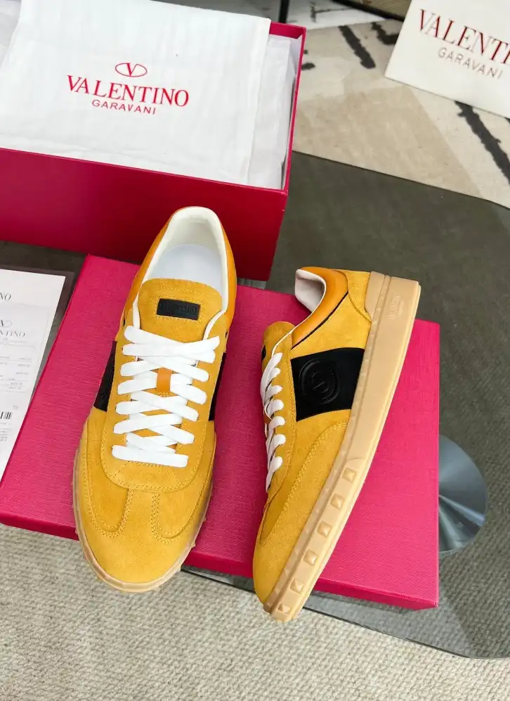 hype Valentino Sneakers