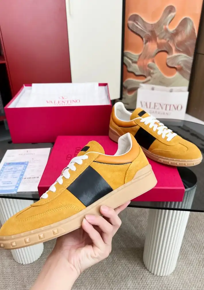 hype Valentino Sneakers