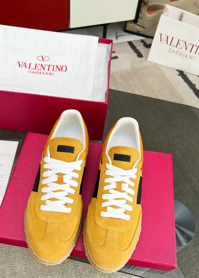 hype Valentino Sneakers