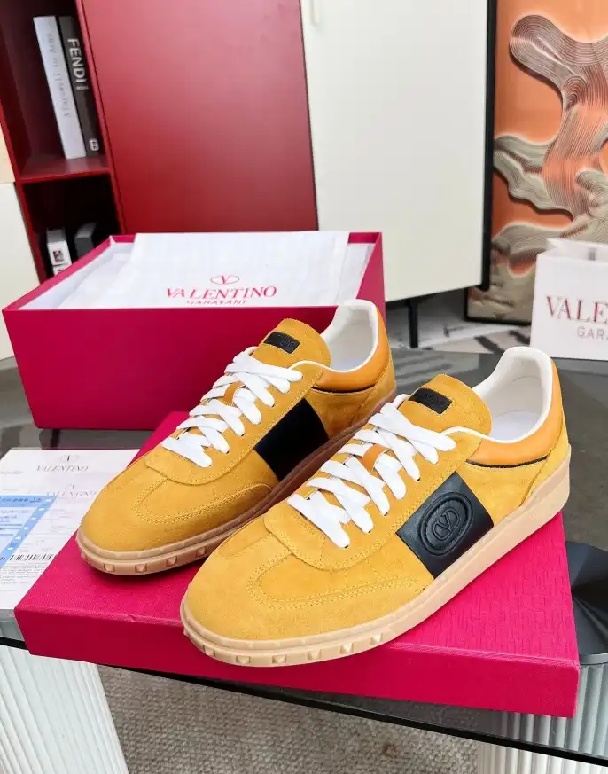 hype Valentino Sneakers