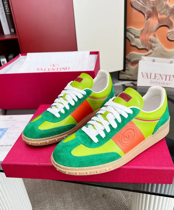 hype Valentino Sneakers