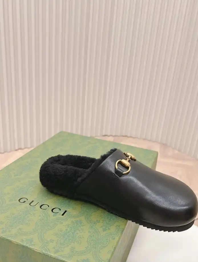 hype Gucci Slippers