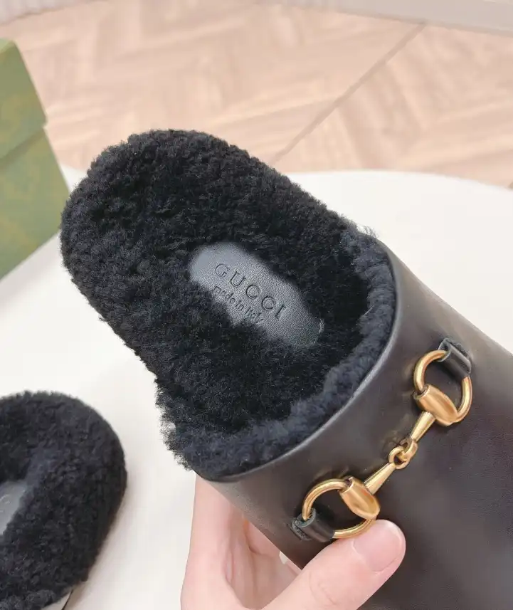 hype Gucci Slippers