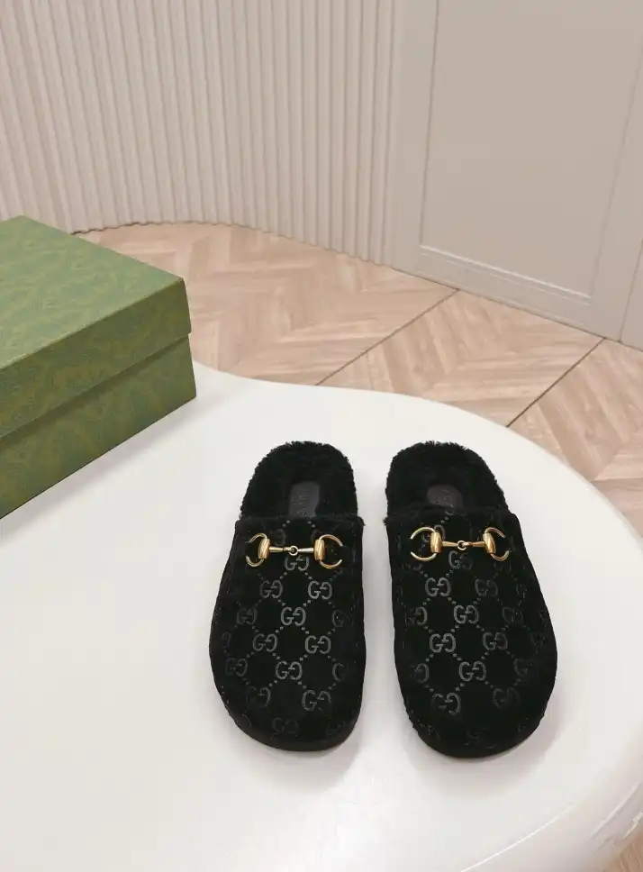 hype Gucci Slippers