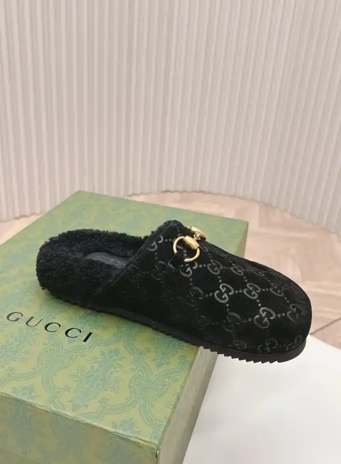 hype Gucci Slippers