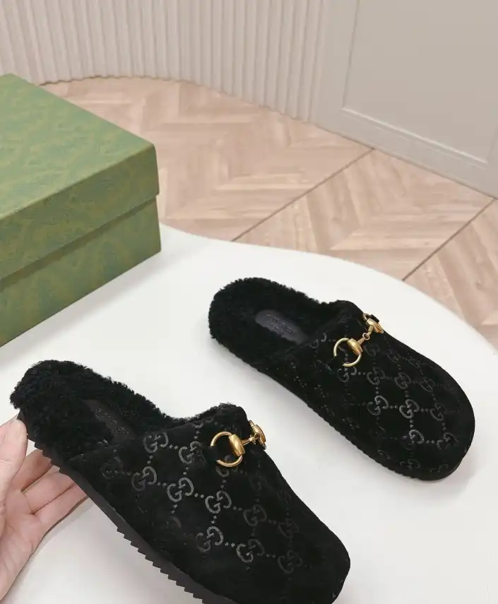 hype Gucci Slippers