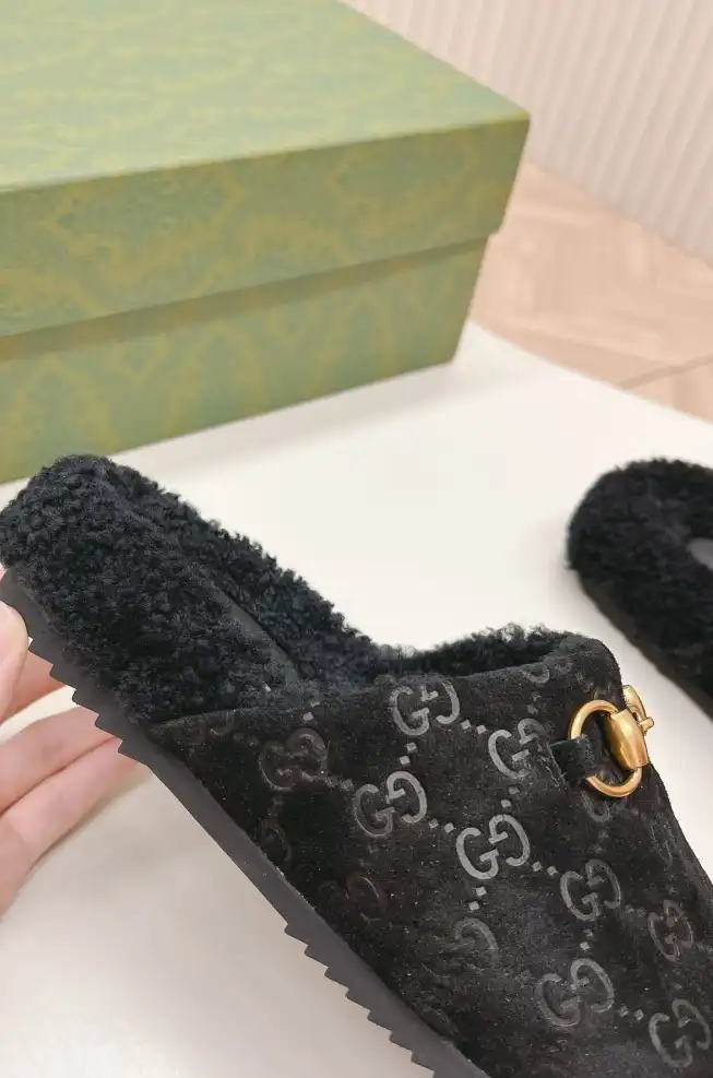 hype Gucci Slippers