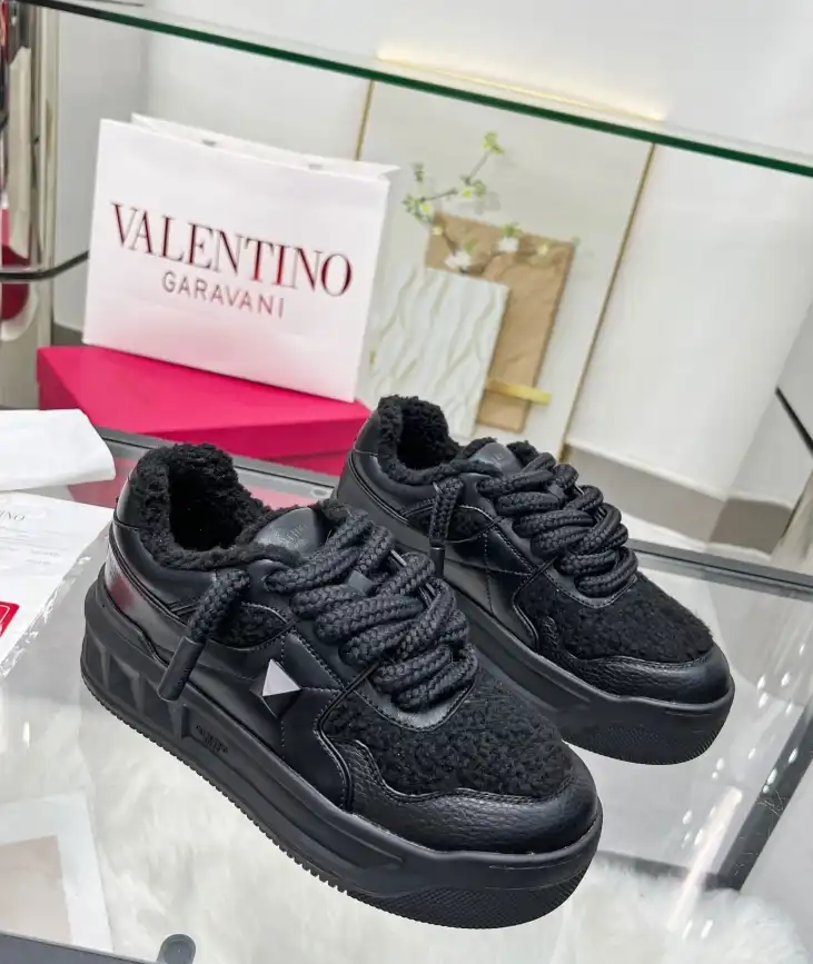 hype Valentino Sneakers