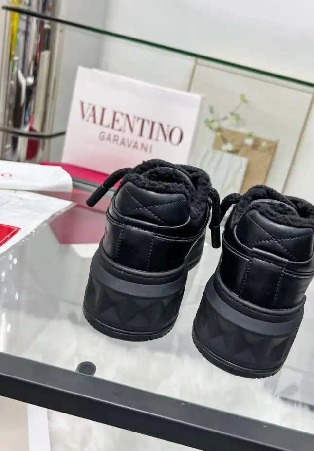 hype Valentino Sneakers