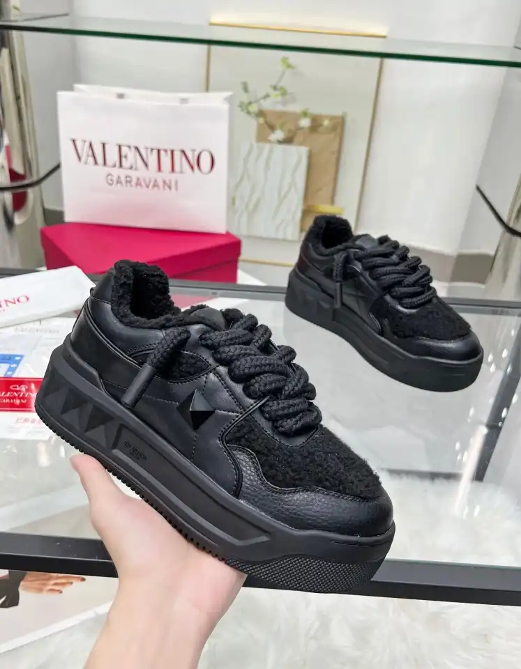 hype Valentino Sneakers