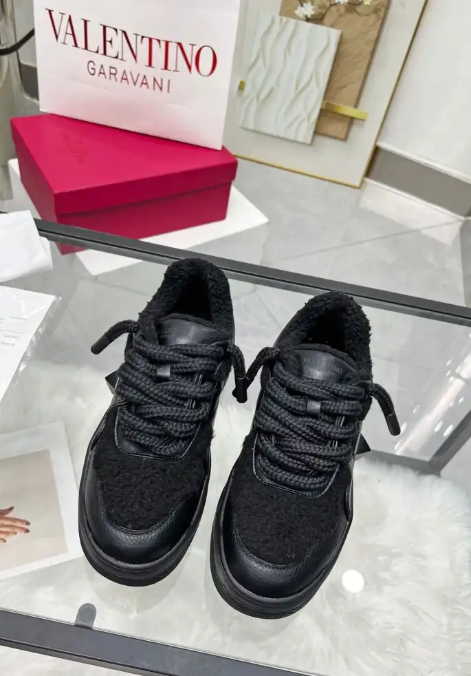 hype Valentino Sneakers