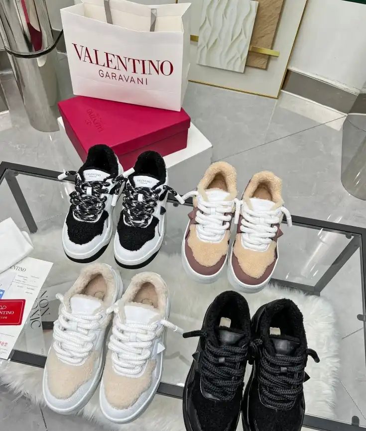 hype Valentino Sneakers