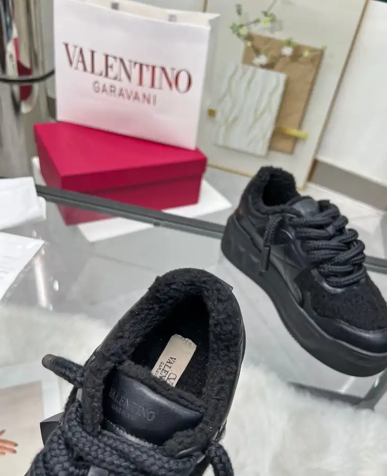 hype Valentino Sneakers