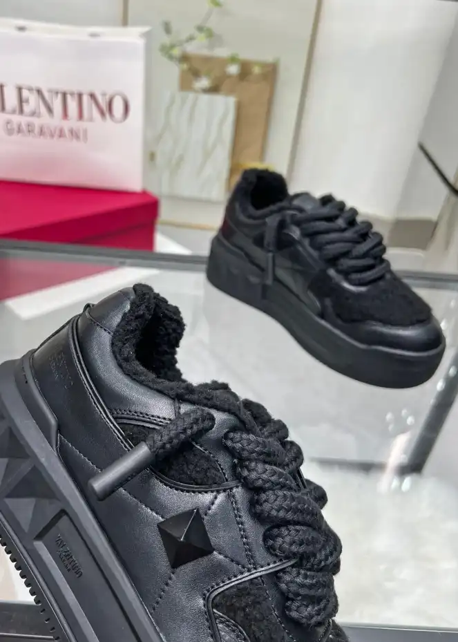 hype Valentino Sneakers