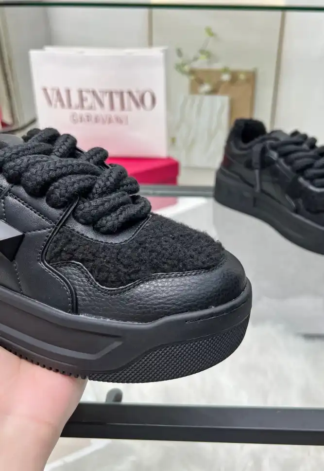 hype Valentino Sneakers