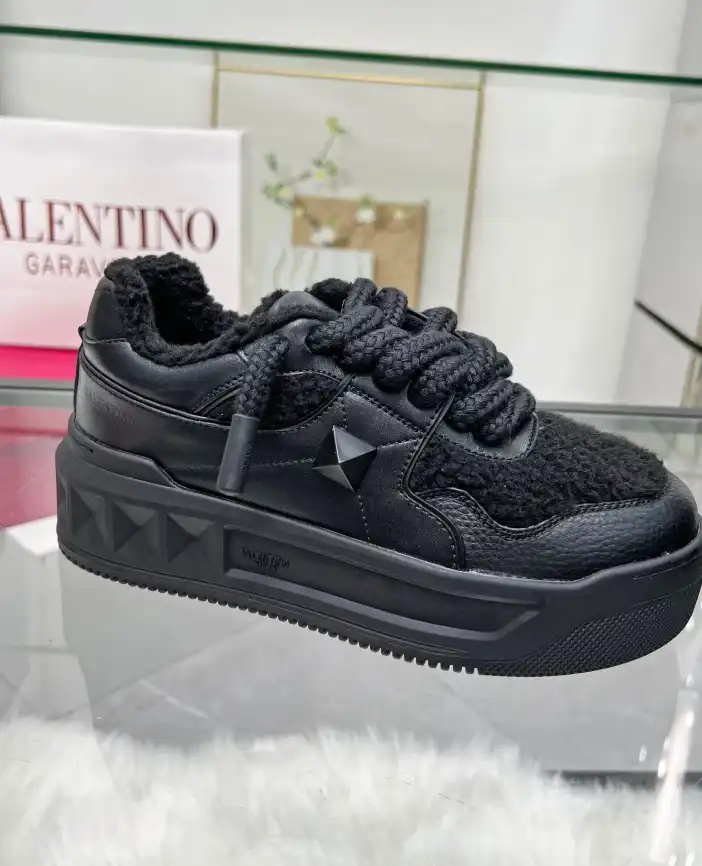 hype Valentino Sneakers