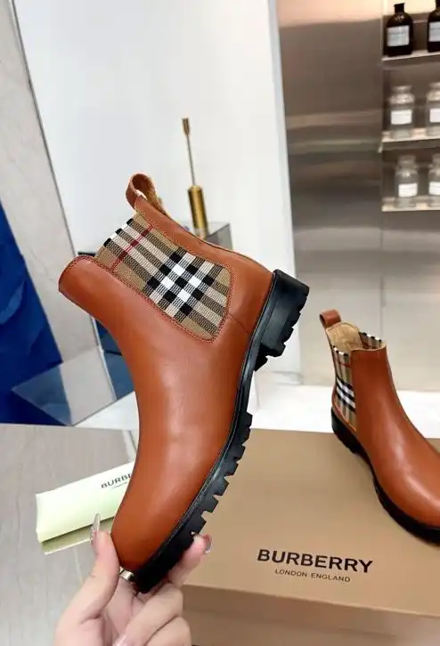 hype Burberry Boots