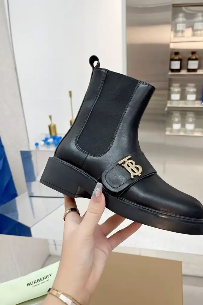 hype Burberry Boots