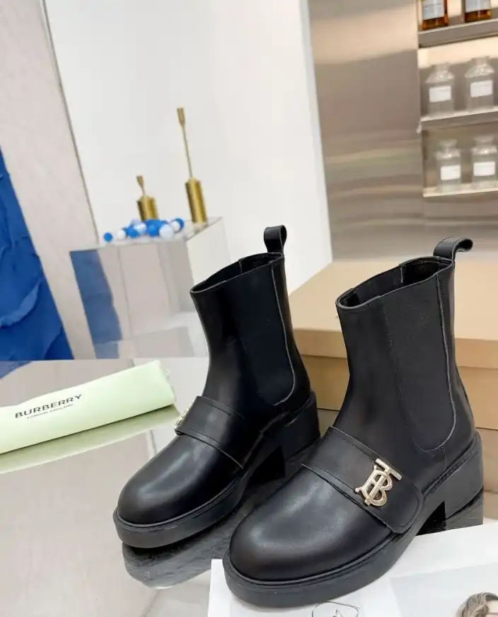 hype Burberry Boots